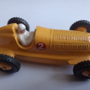 Une Mercedes Dinky Toy vintage - Magnifiquement restaurée