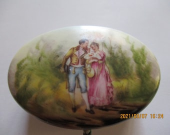 A Vintage Ceramic Snuff / Pill Box