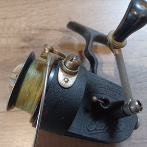 Vintage Bronson lashless Level Winding Casting Reel 1710 Green in