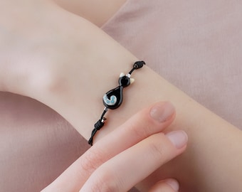 Bastet the Cover - Muranoglas schwarze Katze Armband, Katzensilhouette Armband, mystische Katze, Schmuck für Katzenliebhaber, verstellbares Armband