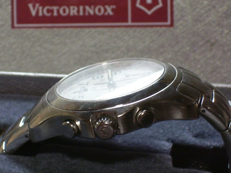 swiss army victorinox stainless steel sapphire crystal watch
