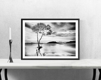 オリジナルの鉛筆風景画 – 静かな湖と一本の木、手作りの自然壁アート