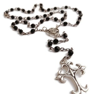 ELIADE Trad Goth Sacred Heart mit schwarzem tschechischem Glas und antikem Silber Gothic Kruzifix Kreuz Rosenkranz Collier