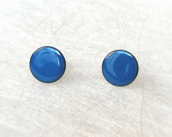 Enamelled stud earrings