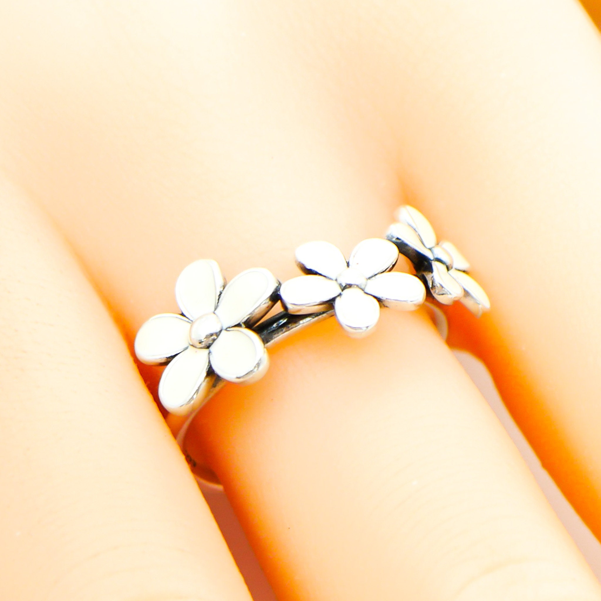 Pandora store darling daisy