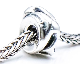 Trollbeadsチャーム(適用 TROLLBEADS Silver Bead With Garnets Sterling Silver Charm