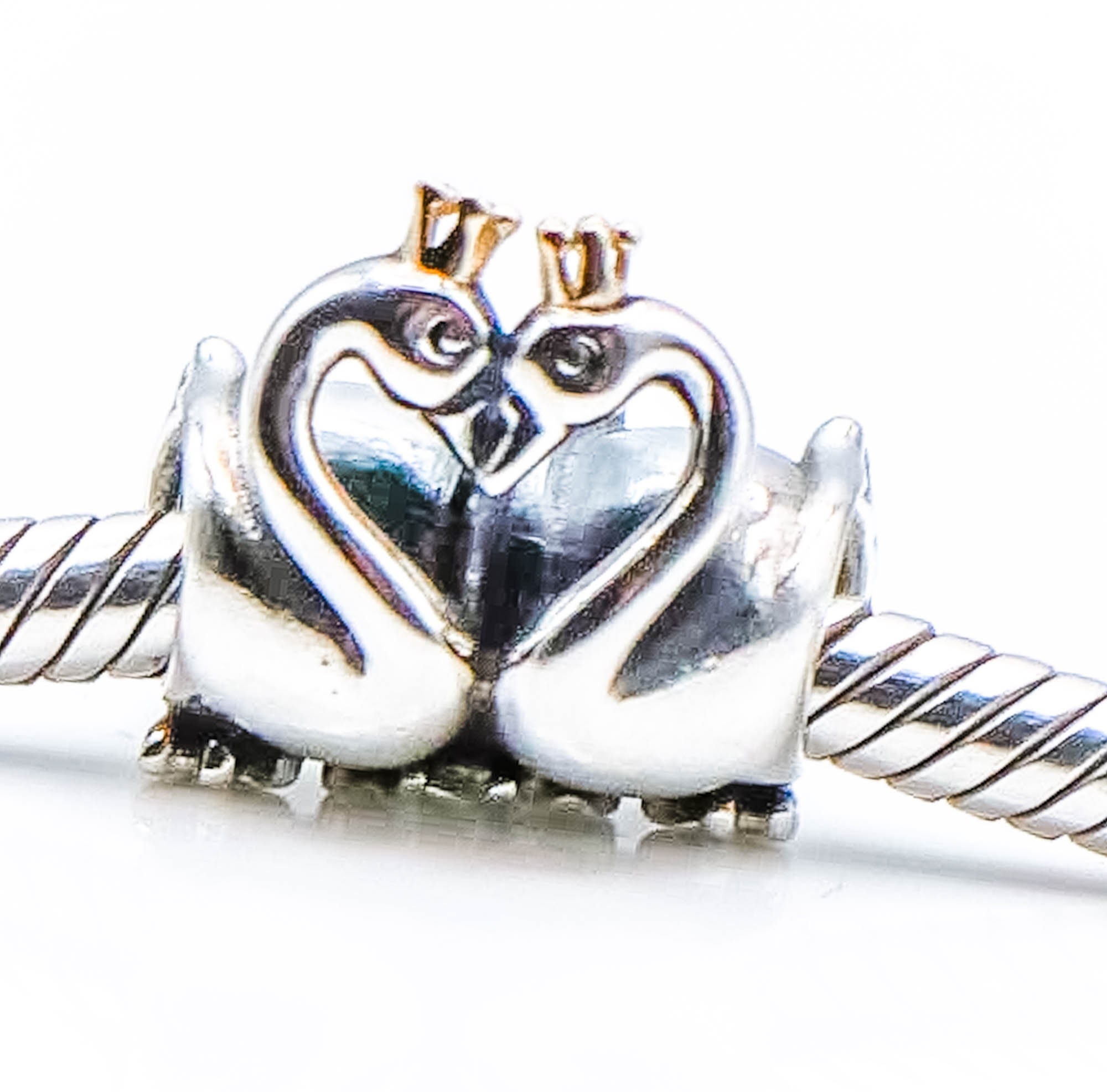 Pandora shop swan charm