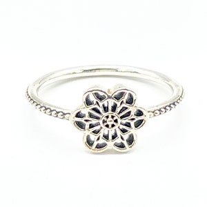 Pandora floral hotsell daisy lace ring
