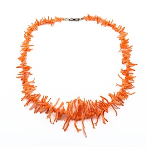 Vintage 16.5-Inch Natural Branch Salmon Pink Coral Necklace Gold Plated Clasp