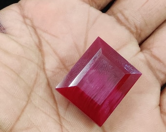 美しい希少宝石、ビクスバイトレッドベリルエメラルドカットストーン