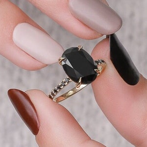 Anillo de compromiso ovalado negro, anillo de compromiso con diamante negro, anillo de diamante negro de 4 quilates, anillo de compromiso alternativo, oro amarillo