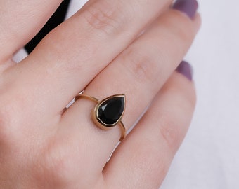 Black Diamond Engagement Ring, Bezel Black Diamond Ring, Bezel Pear Shaped Ring, Alternative Yellow Gold Ring, Black Yellow Gold Ring