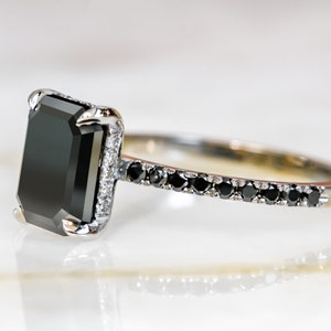 Schwarz-Weiß-Diamantring, 14K Weißgoldring, schwarzer Diamant im Smaragdschliff, Verlobungsring mit natürlichem schwarzem Diamant