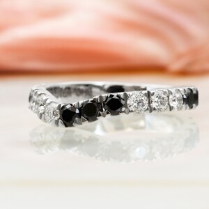 Curved Chevron Diamond Band, Naural Black Diamond Jewelry, Black Engagement Ring, Black Diamond Ring, 14k Gold Black and White Diamond Ring