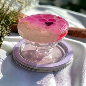 Ocean Resin Phone Stand: Handmade Beach Dreamscape Accessory