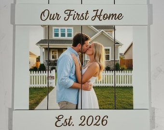 Personalized Picket Fence Photo Frame, Engraved Wood Family Portrait