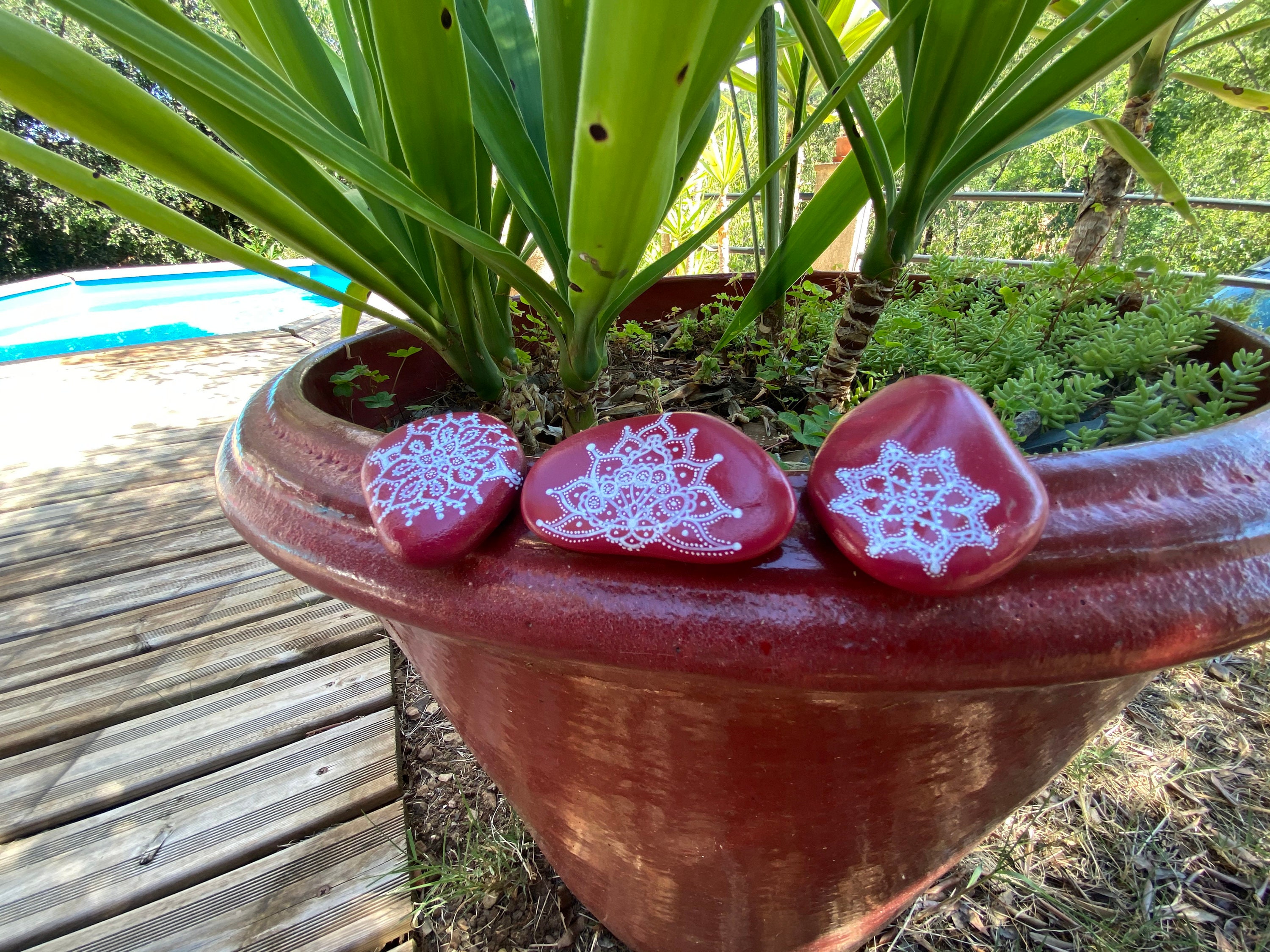 Un Assortiment de Trois Mandalas | Rouge