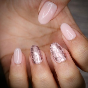 Cream Pink With Rose Gold Foiling On Accent Press On Nails | Nails | False Nails | Fake Nails | Stick On Nails | Short Oval