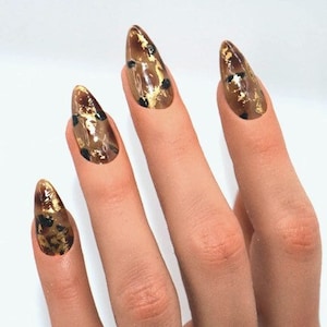 Guscio di tartaruga con stampa animale ispirato ai fiocchi d&#39;oro Premere su unghie / unghie / unghie false / unghie finte / stick on nails / mandorla media