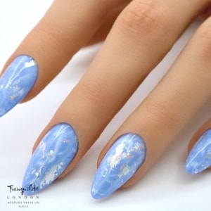 Baby Blue Marble Silver Foiling Press On Nails | Paznokcie | Sztuczne paznokcie | Sztuczne paznokcie | Naklejane paznokcie | Średni migdał