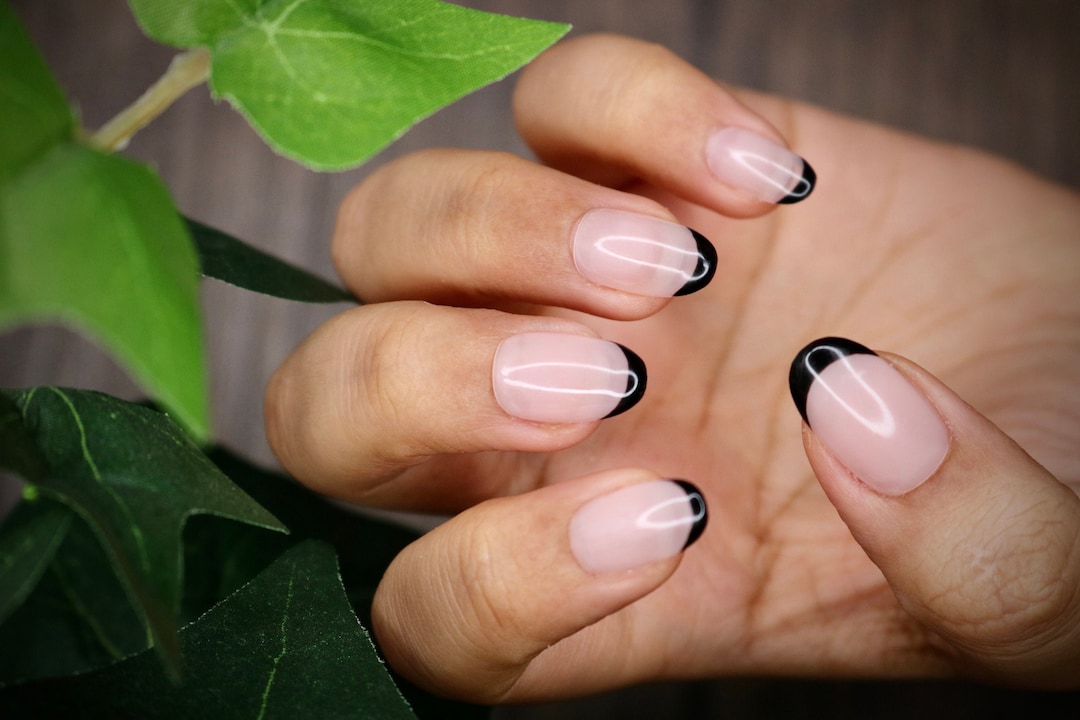 24 Stück Künstliche Fingernägel French Tip Blau – Mandelform, Klebbar & Abnehmbar Für Frauen & Mädchen