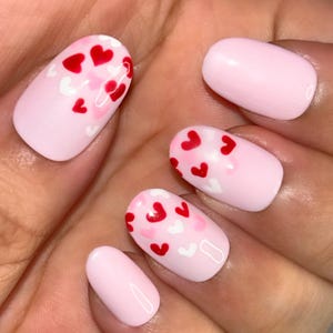 Juego de uñas postizas Heart Lovers Pink, color blanco, rojo y rosa, con gel para uñas postizas, uñas adhesivas, ovaladas cortas.