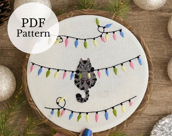 Patrón PDF - Gatito colgante y luces navideñas - tutorial completo, bordado festivo de gatos, guía paso a paso para principiantes, regalo para amantes de los gatos