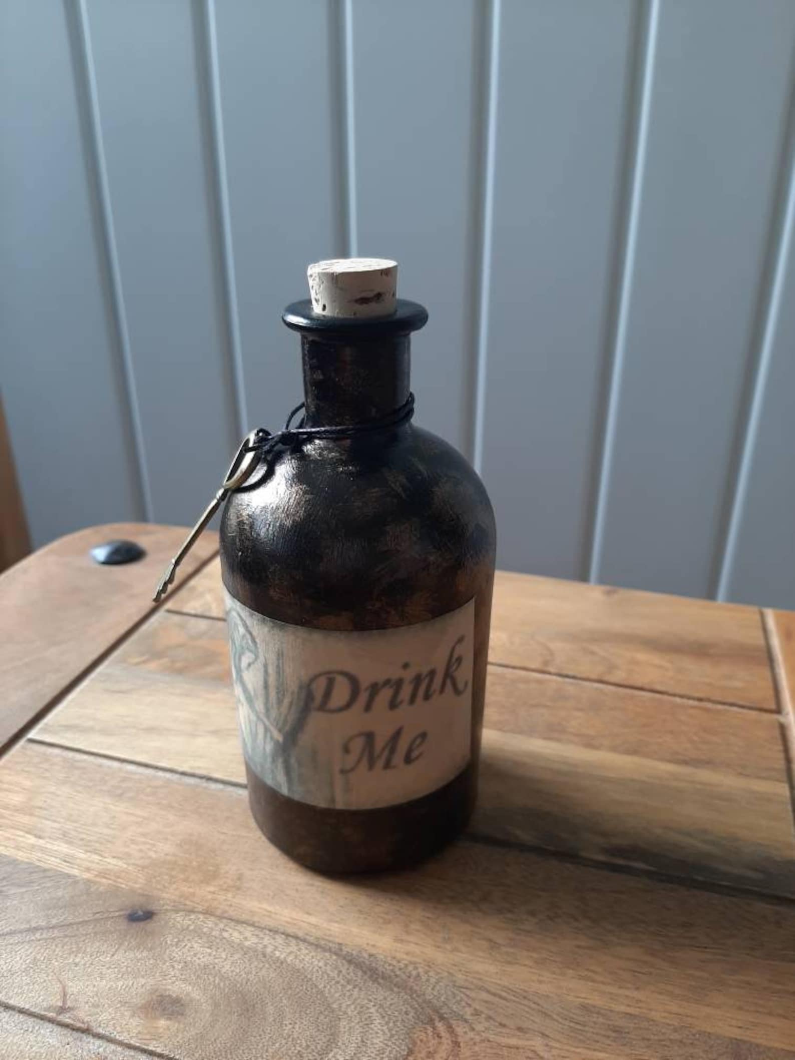 Alice in Wonderland Drink Me bottle with key. Etsy Alice in Wonderland Drink Me bottle with key. Etsy