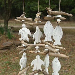 Rustic Coastal Driftwood Yard Art / Tortuga marina / Fish Wood Mobiles, Beach Gems 4 artículos Envío rápido gratis imagen 1