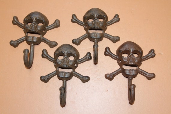 Pack of 6 Jolly Roger / Skull Crossbones Design Wall Hooks / Cast