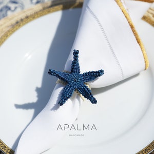 Portatovaglioli a forma di stella marina - A forma di stella intrecciata in palma di Iraca, blu navy o rosso, per decorazioni da tavola in stile costiero, di APALMA HANDMADE
