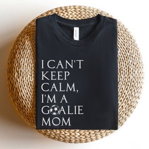 Camiseta de mãe goleira, mãe goleira de futebol, mãe orgulhosa do futebol, moletom de mãe goleira, dia de jogo, presente para mãe, mãe goleira, camiseta de mãe goleira
