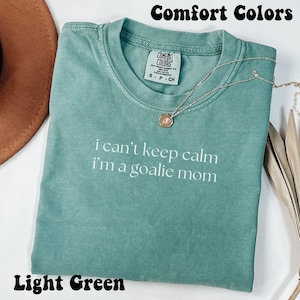 Camiseta Mãe Goleiro Cores Confortáveis, Mãe Goleiro de Futebol, Camiseta Minimalista para o Dia do Jogo, Presente de Dia das Mães para a Mãe, Goleiro Madrinha Loucamente Barulhento