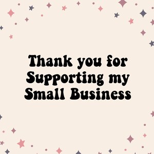K&ouml;nnte beinhalten: Hellbeige Hintergrund mit sich wiederholenden rosa und lila Sternen. Der zentrale Text in fetter schwarzer Schrift lautet: "Thank you for Supporting my Small Business."