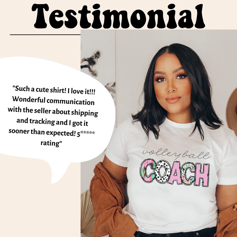 K&ouml;nnte beinhalten: Ein wei&szlig;es T-Shirt mit dem Text "volleyball COACH" in einem farbenfrohen Design. Das Wort "volleyball" ist kursiv geschrieben, und das Wort "COACH" ist in einem Blockbuchstabenstil gehalten. Das Bild enth&auml;lt auch das Wort "Testimonial".