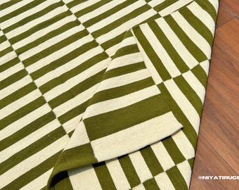 Gestreifter Wollteppich, Handgefertigter Grüner Gestreifter Moderner Teppich, Grüner Wohnzimmerteppich, Handgewebter Grüner Teppich in Sondergröße, Art Deco-Teppich, Schlafzimmerteppich