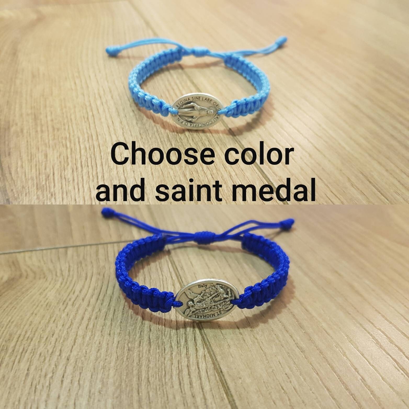 Makramee Armband Rot Mit Kreuz Medaille Des Heiligen Benedikt Mit Kordel | Religiöse Artikel JB-0069 SKU