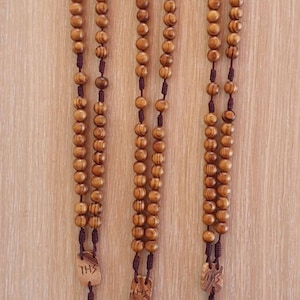 Rosario in legno fatto a mano, Rosario in ulivo, Rosario in legno d'ulivo con cordone robusto, Rosario in legno d'ulivo intagliato, Regalo religioso, Rosario di Medjugorje immagine 3