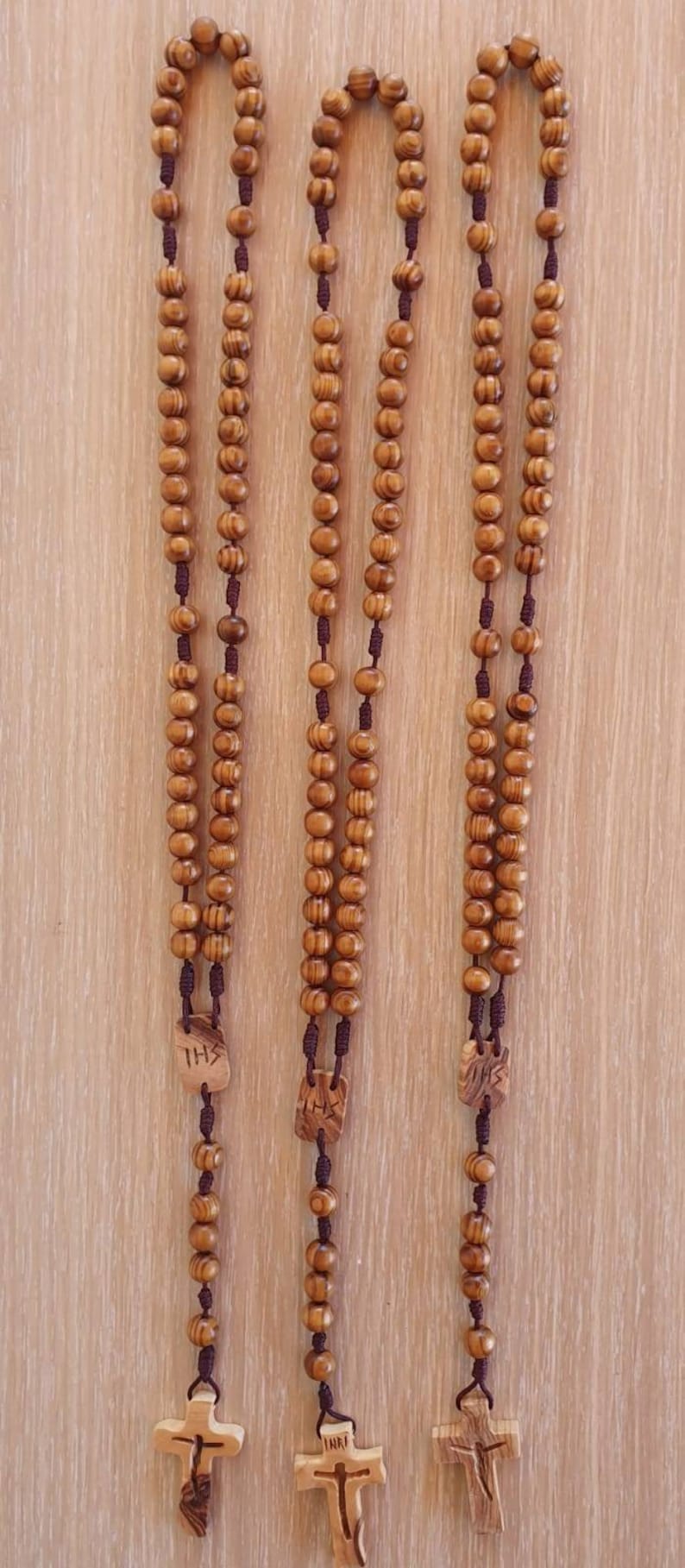 Rosario in legno fatto a mano, Rosario in ulivo, Rosario in legno d'ulivo con cordone robusto, Rosario in legno d'ulivo intagliato, Regalo religioso, Rosario di Medjugorje immagine 3