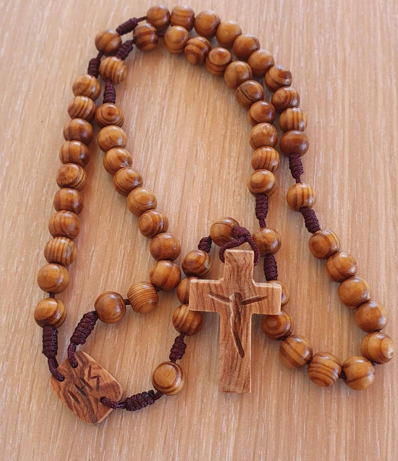 Rosario in legno fatto a mano, Rosario in ulivo, Rosario in legno d'ulivo con cordone robusto, Rosario in legno d'ulivo intagliato, Regalo religioso, Rosario di Medjugorje immagine 1