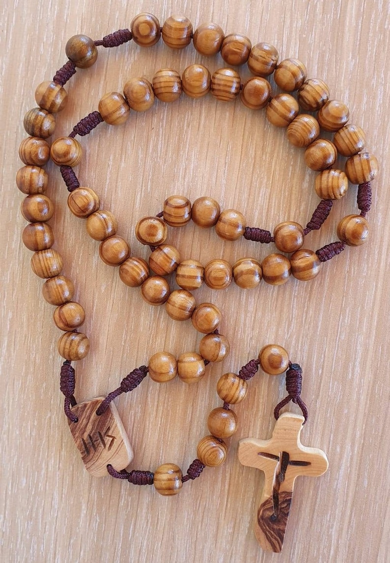 Rosario in legno fatto a mano, Rosario in ulivo, Rosario in legno d'ulivo con cordone robusto, Rosario in legno d'ulivo intagliato, Regalo religioso, Rosario di Medjugorje immagine 2