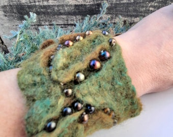 Felt bracelet green-broun wool, woman bracelet, Girl bracelet, Wool bracelet, Felt jewelry