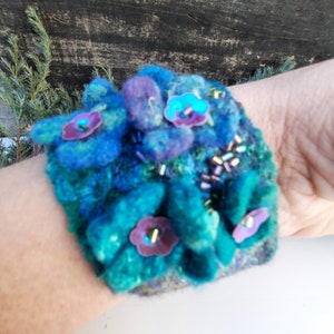 Felt bracelet of turquoise-lilac wool wool, woman bracelet, Girl bracelet, Wool bracelet, Felt jewelry