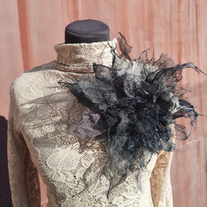 Brooch for corsage made of black wool and silk