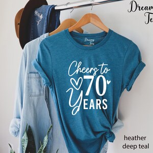 Cheers to 70 Years Shirt, 70th Birthday Gift for Her imagem 4