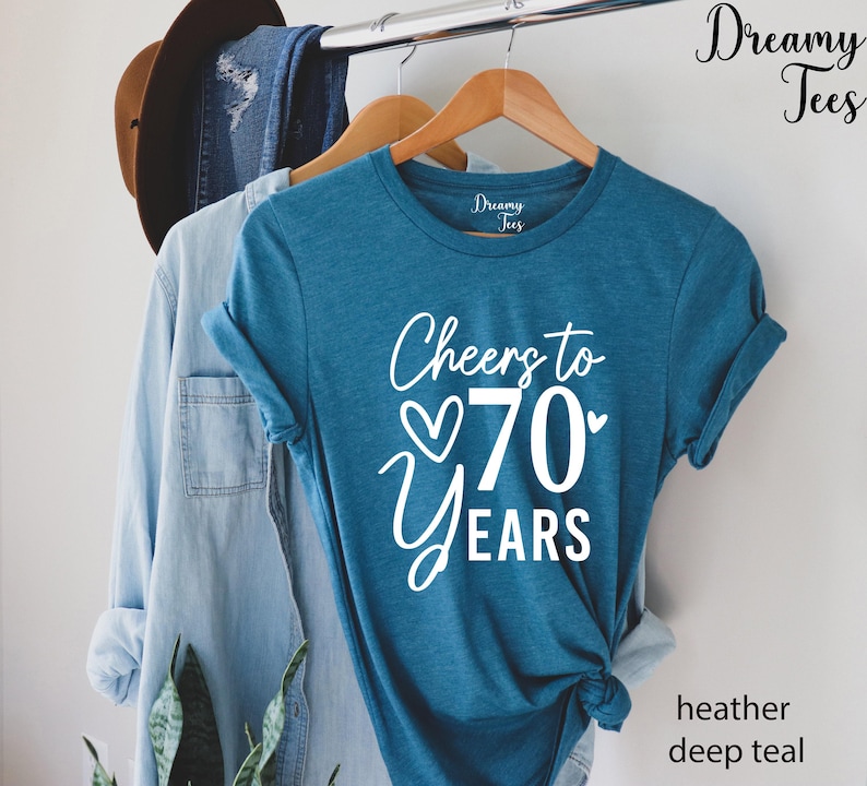Cheers to 70 Years Shirt, 70th Birthday Gift for Her imagem 4