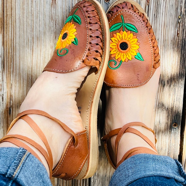 naturalizer huaraches