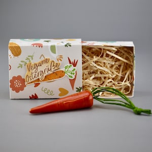 Oster Geschenkschachtel Möhre Keramik klein Hase vegan GeldVerpackungGutschein EtsyGeschenkKollegen Streichholzschachtel Mann Frau Freundin