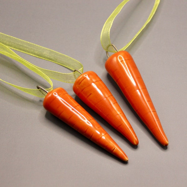 3 Möhren Anhänger Karotten Keramik Deko Frühling Ostern handgemacht orange Geschenk Osterhase zum Hängen Balkon Garten Deutschland