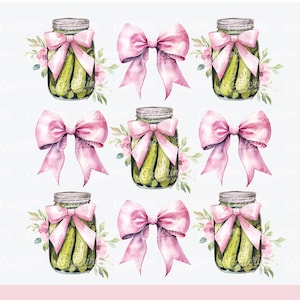 Pode incluir: Seis frascos de vidro cheios de picles verdes, cada um amarrado com um laço de fita rosa. Os frascos são cercados por ilustrações de aquarela de flores rosas e folhas verdes.